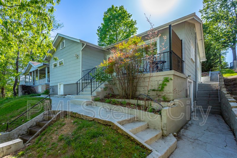 Beautiful 2bd/2bth available in North Shore! property image