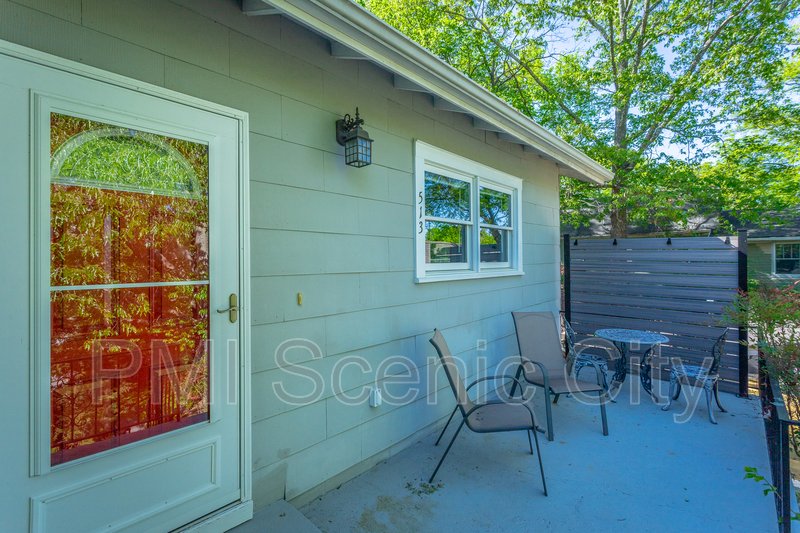 Beautiful 2bd/2bth available in North Shore! property image