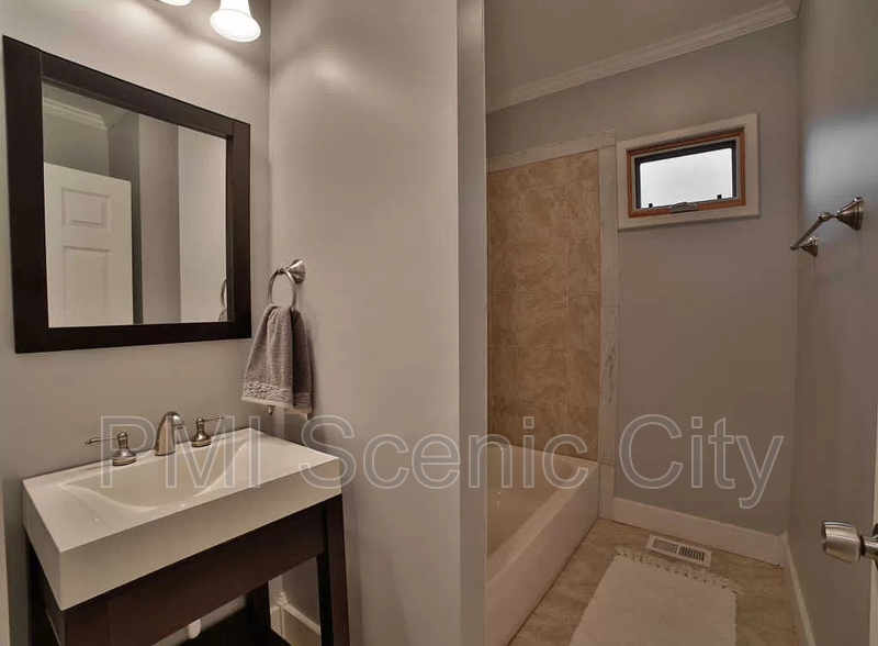 Beautiful 2bd/2bth available in North Shore! property image