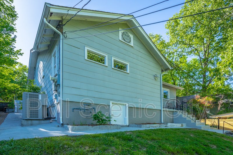 Beautiful 2bd/2bth available in North Shore! property image