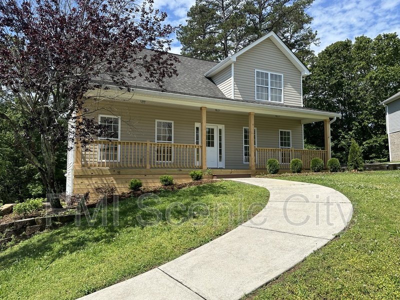 Spacious 5bd/3.5bth with extra Kitchen property image