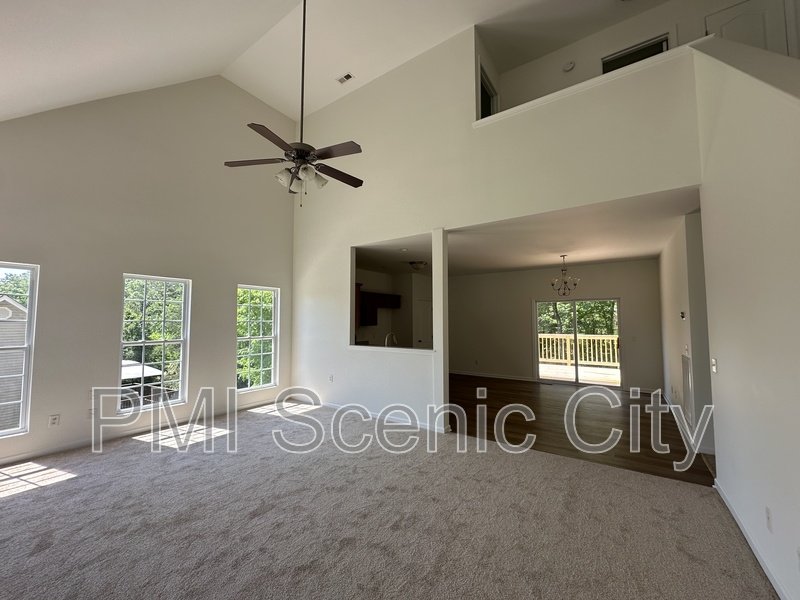 Spacious 5bd/3.5bth with extra Kitchen property image