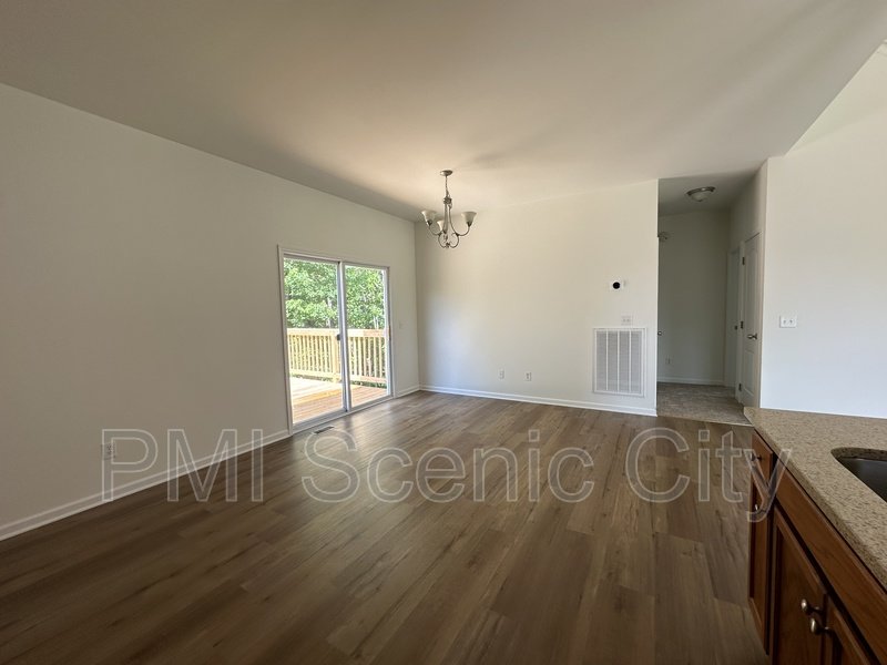 Spacious 5bd/3.5bth with extra Kitchen property image