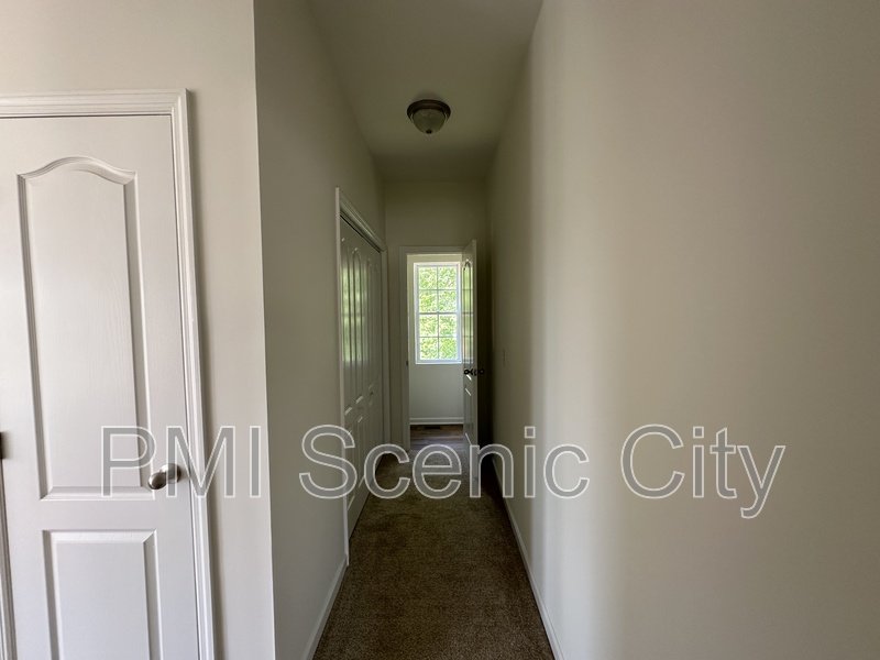 Spacious 5bd/3.5bth with extra Kitchen property image