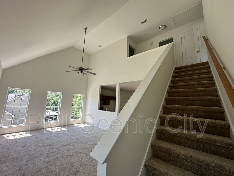 Spacious 5bd/3.5bth with extra Kitchen property image