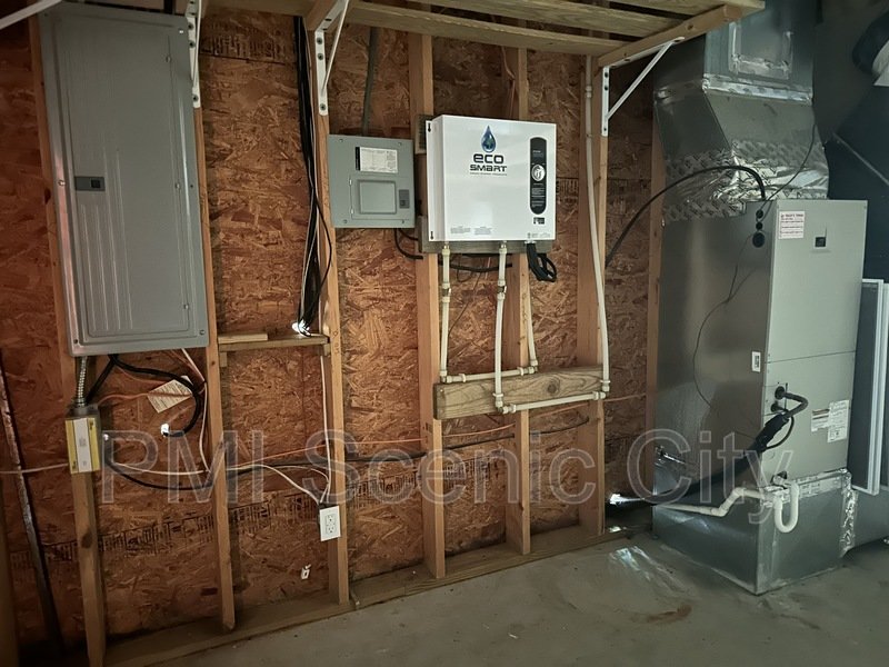 Spacious 5bd/3.5bth with extra Kitchen property image