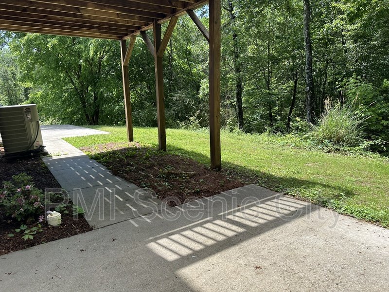 Spacious 5bd/3.5bth with extra Kitchen property image