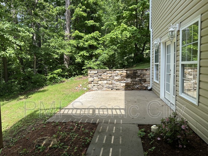 Spacious 5bd/3.5bth with extra Kitchen property image