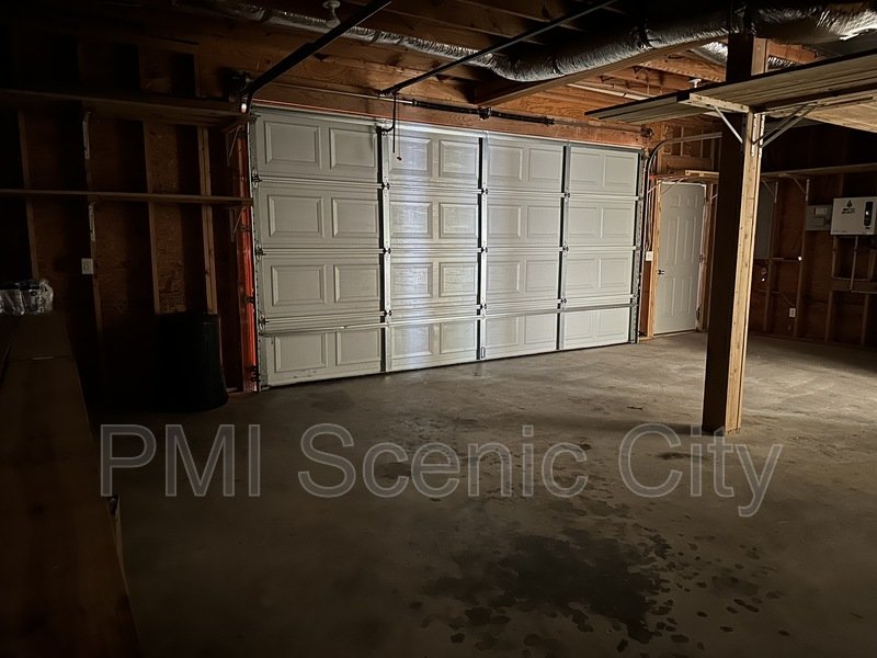 Spacious 5bd/3.5bth with extra Kitchen property image