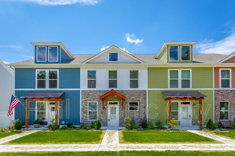 Beautiful 3bd/2.5 bth Available Now! property image