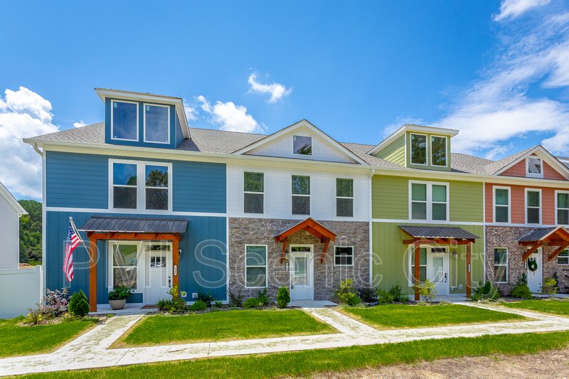 Beautiful 3bd/2.5 bth Available Now! property image