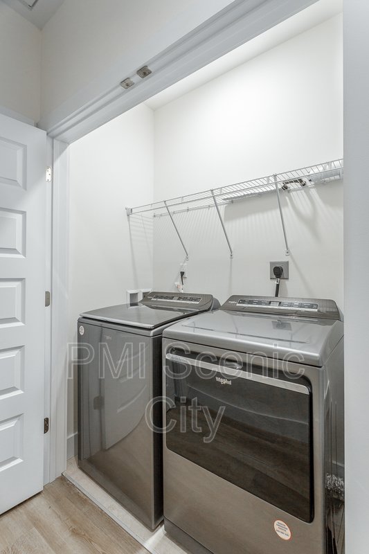 Beautiful 3bd/2.5 bth Available Now! property image