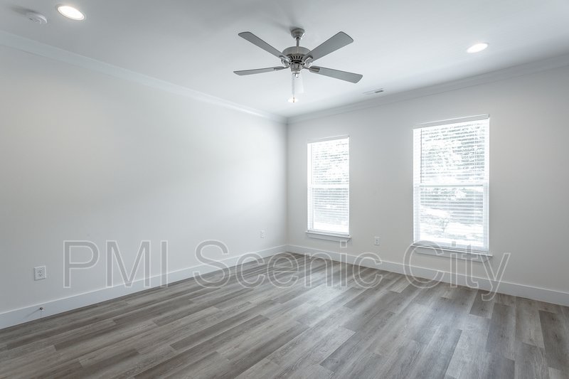 Beautiful 3bd/2.5 bth Available Now! property image