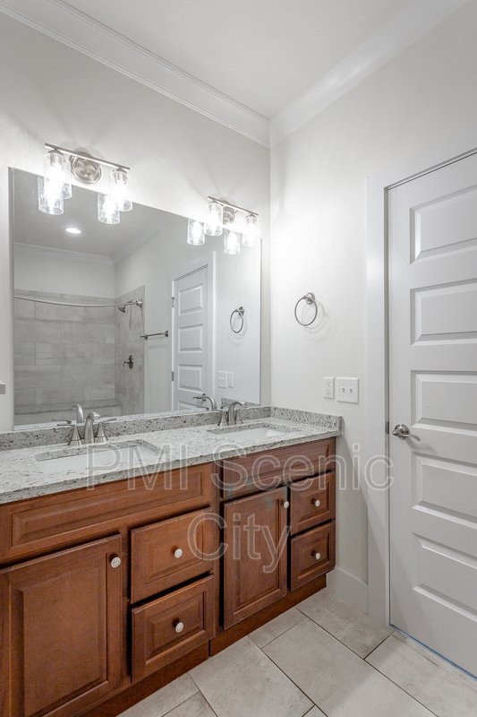 Beautiful 3bd/2.5 bth Available Now! property image