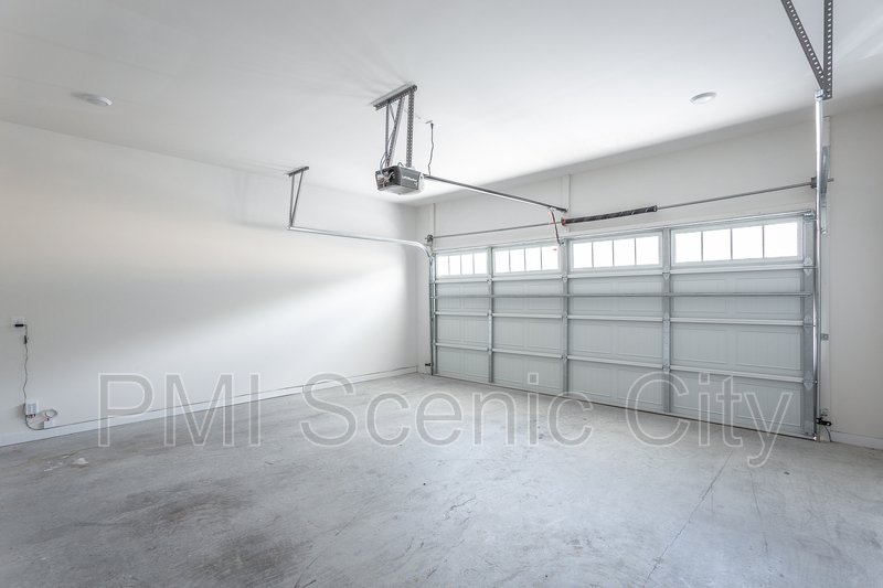 Beautiful 3bd/2.5 bth Available Now! property image