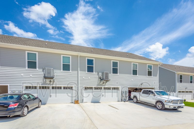 Beautiful 3bd/2.5 bth Available Now! property image