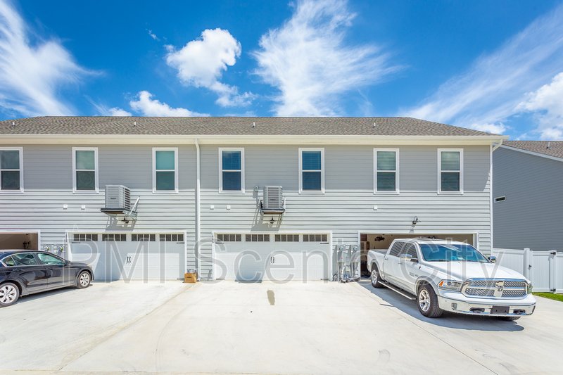 Beautiful 3bd/2.5 bth Available Now! property image