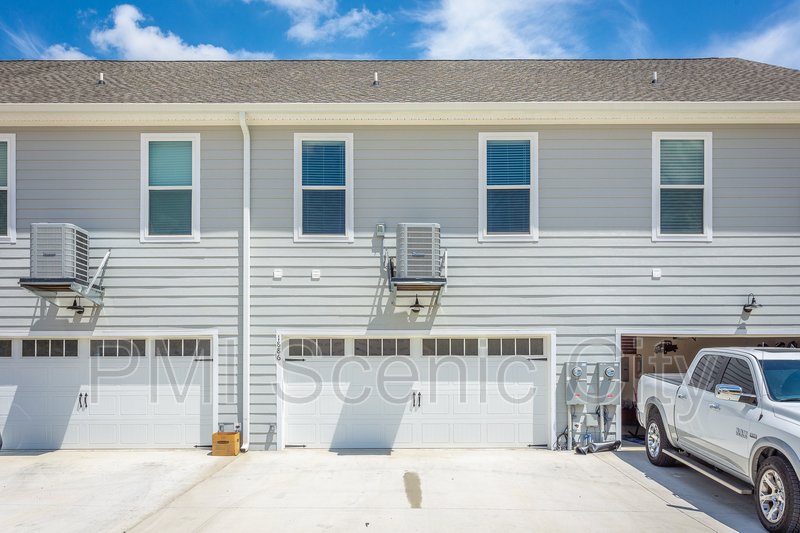 Beautiful 3bd/2.5 bth Available Now! property image