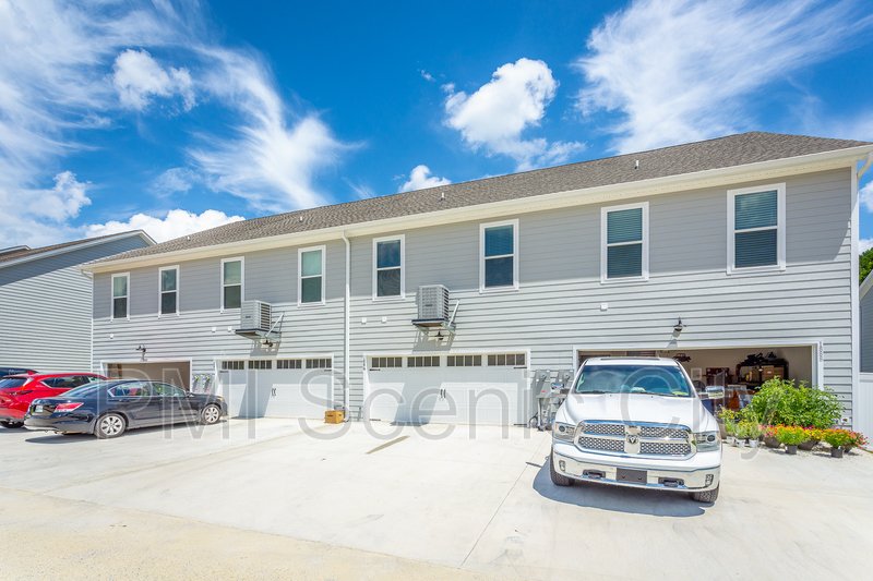 Beautiful 3bd/2.5 bth Available Now! property image