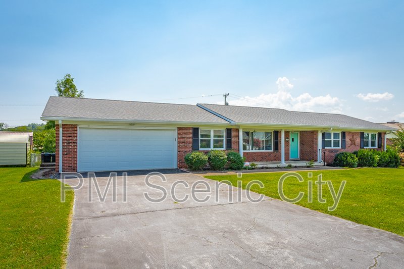 8140 Holly Crest Dr property image