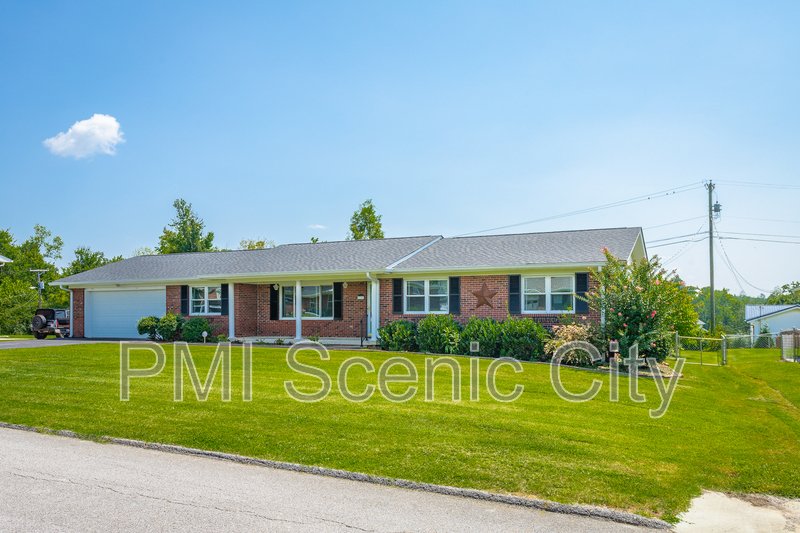 8140 Holly Crest Dr property image