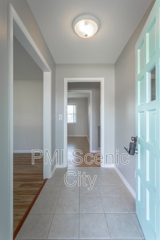 8140 Holly Crest Dr property image