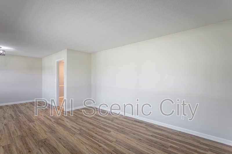 8140 Holly Crest Dr property image