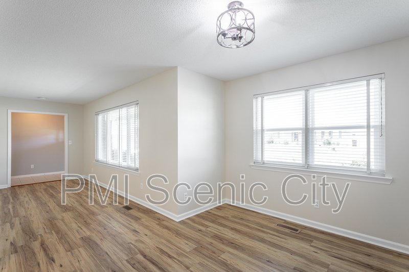 8140 Holly Crest Dr property image