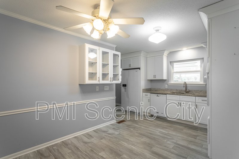 8140 Holly Crest Dr property image