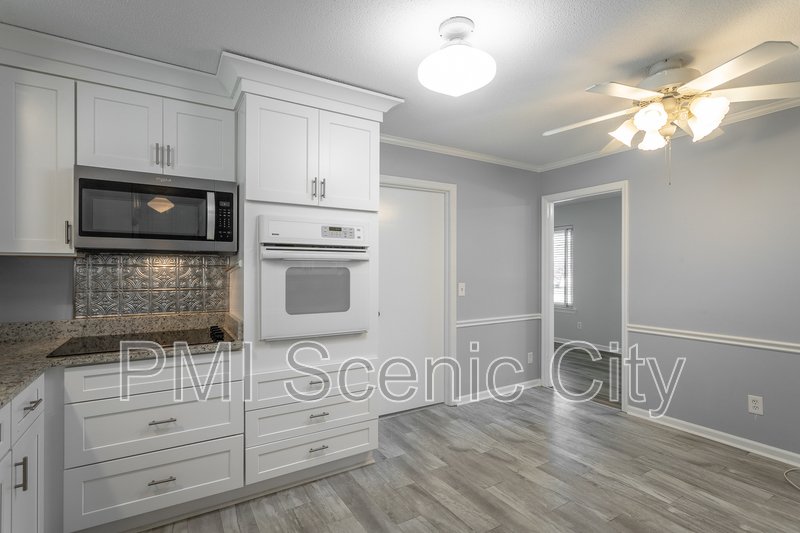 8140 Holly Crest Dr property image