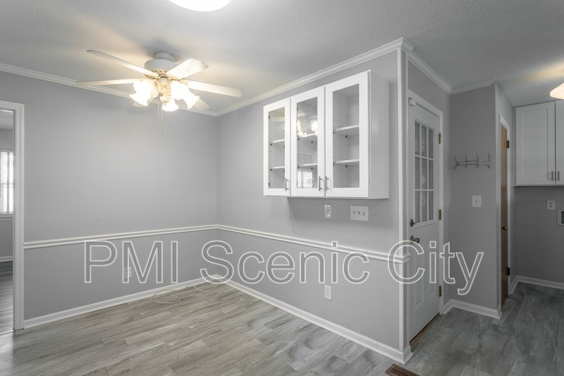 8140 Holly Crest Dr property image