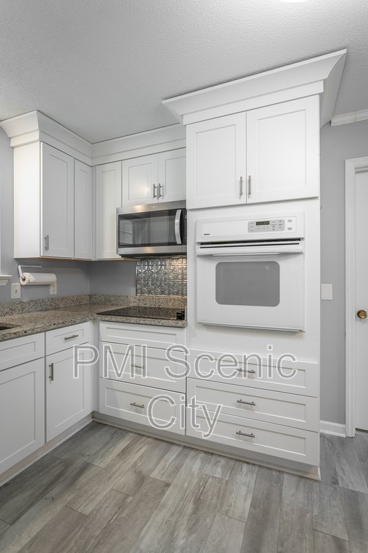 8140 Holly Crest Dr property image