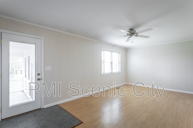 8140 Holly Crest Dr property image