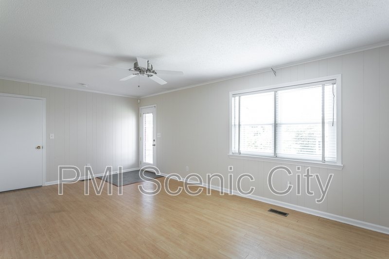 8140 Holly Crest Dr property image