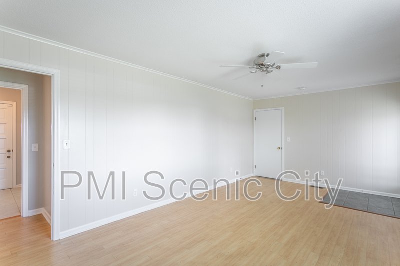 8140 Holly Crest Dr property image