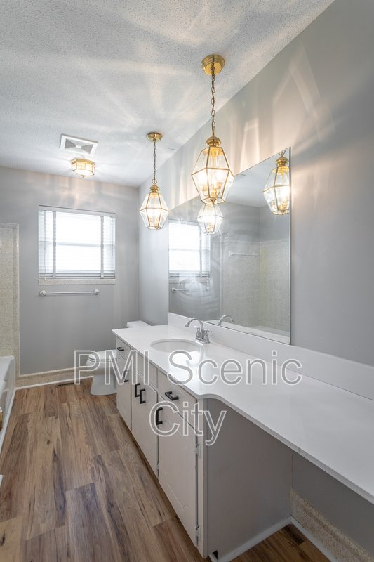 8140 Holly Crest Dr property image