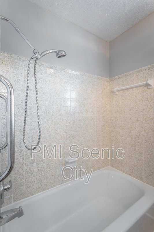 8140 Holly Crest Dr property image