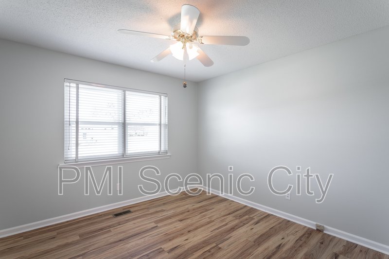 8140 Holly Crest Dr property image