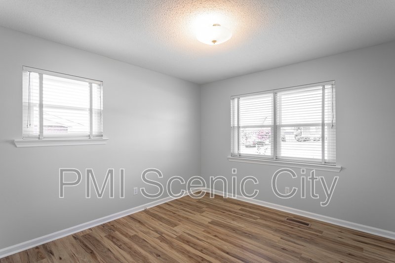 8140 Holly Crest Dr property image