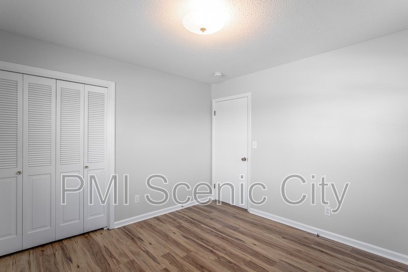 8140 Holly Crest Dr property image