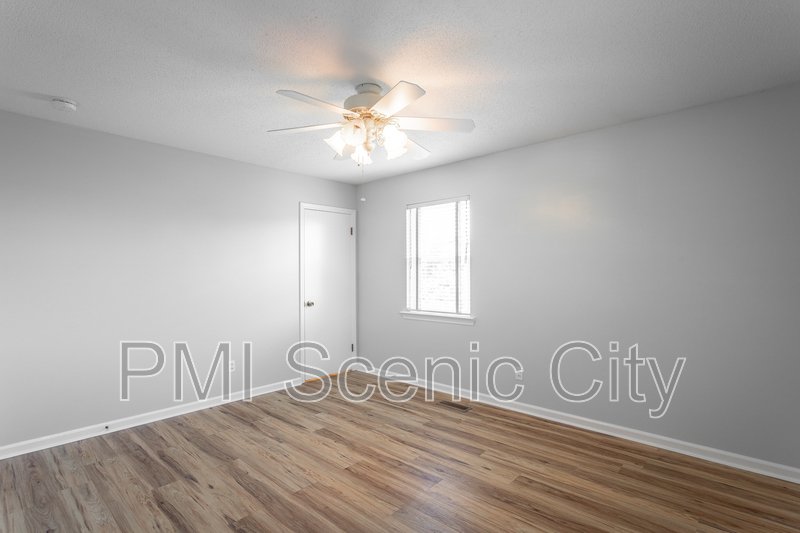 8140 Holly Crest Dr property image