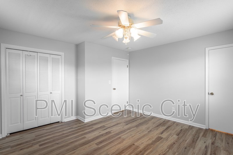 8140 Holly Crest Dr property image