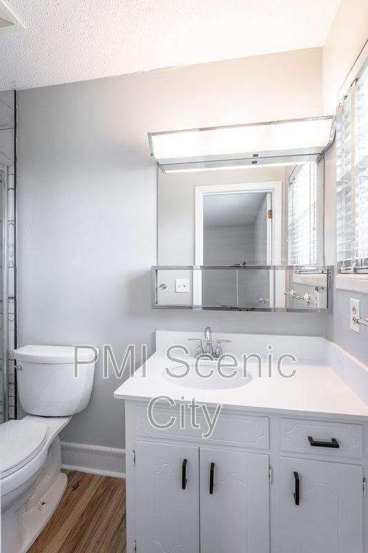 8140 Holly Crest Dr property image