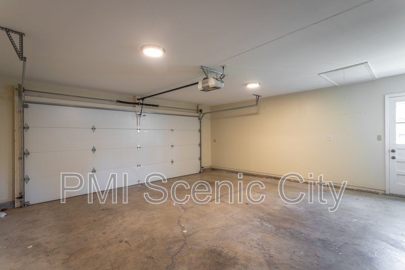 8140 Holly Crest Dr property image