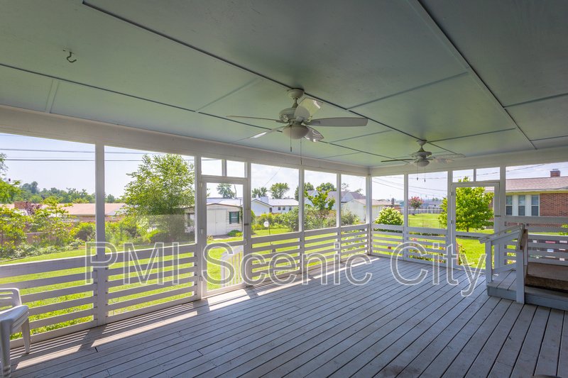 8140 Holly Crest Dr property image