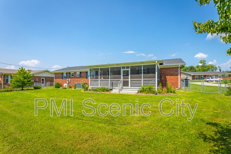 8140 Holly Crest Dr property image