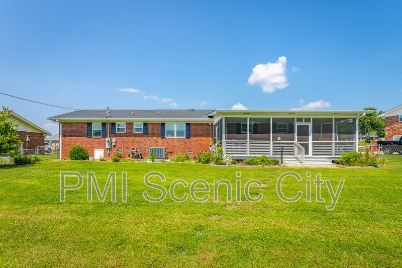 8140 Holly Crest Dr property image