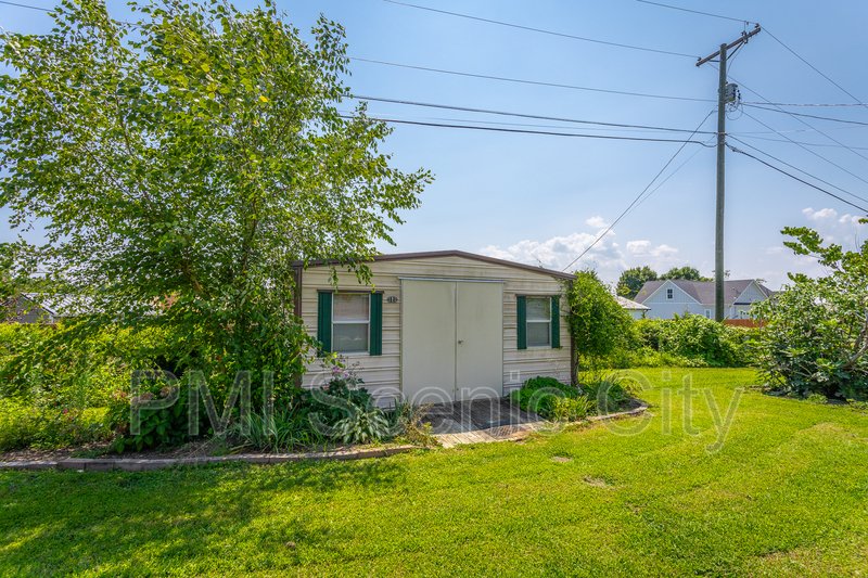 8140 Holly Crest Dr property image