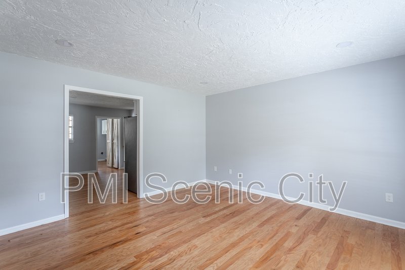2508 Woodfin Ave property image