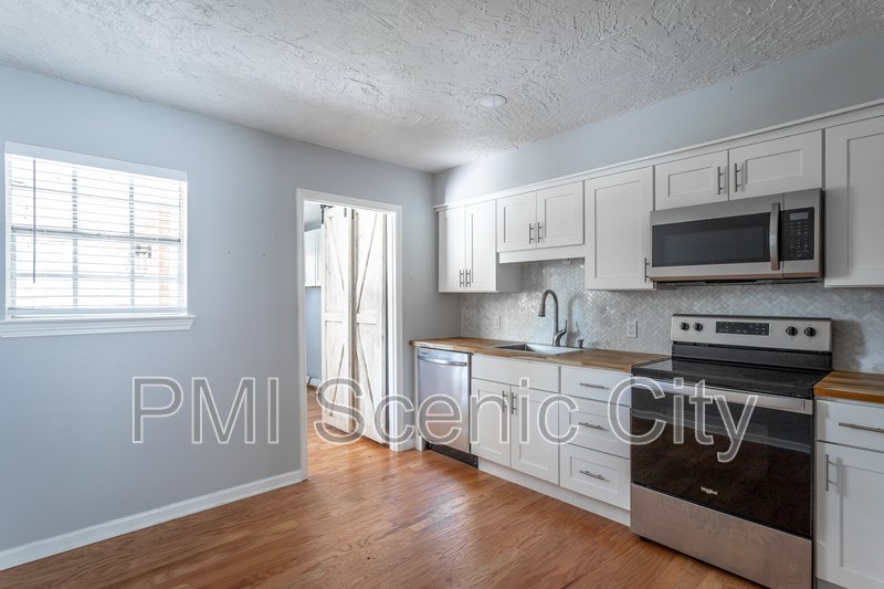 2508 Woodfin Ave property image